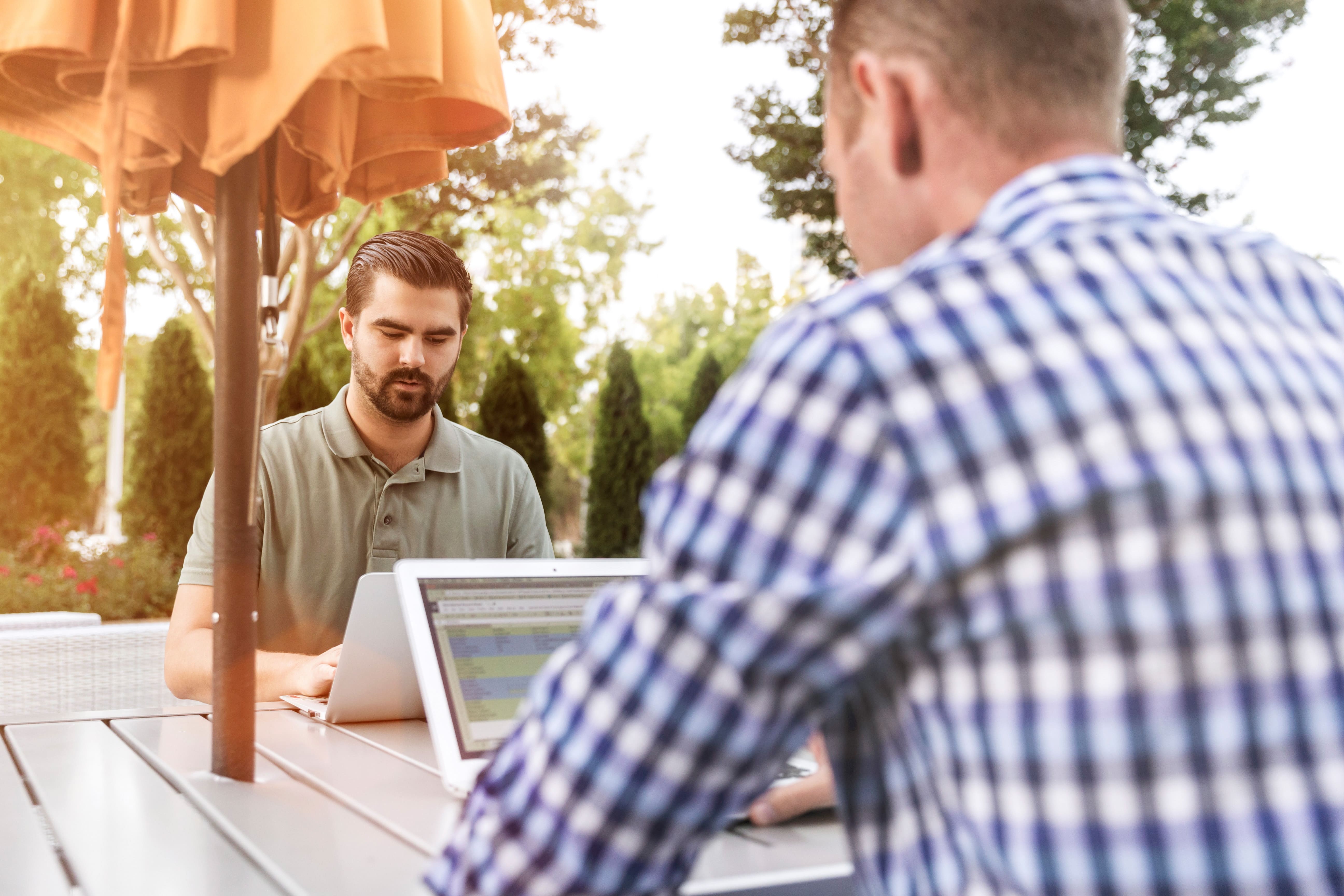 Sales learning versus corporate LMS Sales learning versus corporate LMS